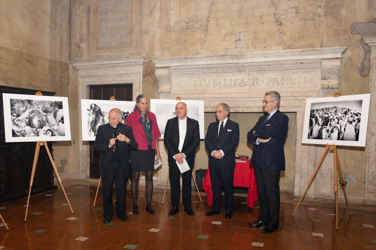 Presentation of the Photographic works donated to the San Giovanni Battista Hospital at Magliana by Maestro Tomasz Gudzowaty