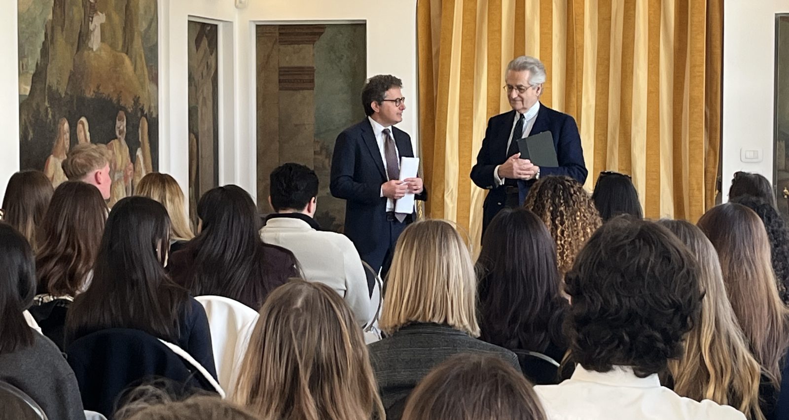 Students of “International Relations” and “Public Speaking” meet the Ambassador to the Holy See 