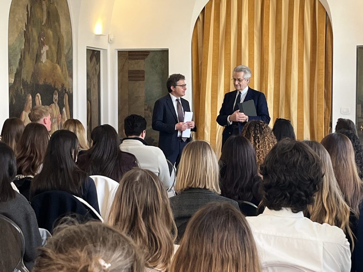 Students of “International Relations” and “Public Speaking” meet the Ambassador to the Holy See 